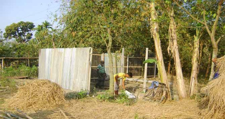 আক্কেলপুরে কবরস্থান দখল করে বসতঘর নির্মাণ