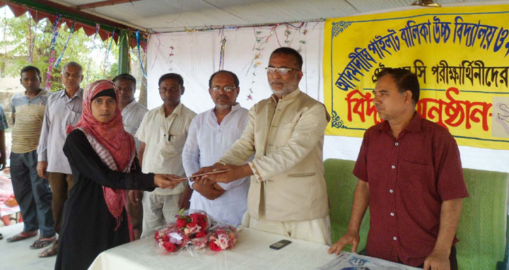 আদমদীঘি গালর্স স্কুল এ্যান্ড কলেজের বিদায়ী অনুষ্ঠান