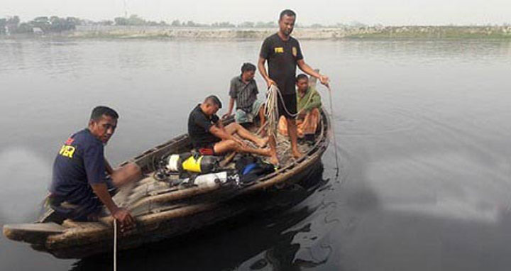 শীতলক্ষ্যায় ভেসে উঠল আরও ৪ মরদেহ