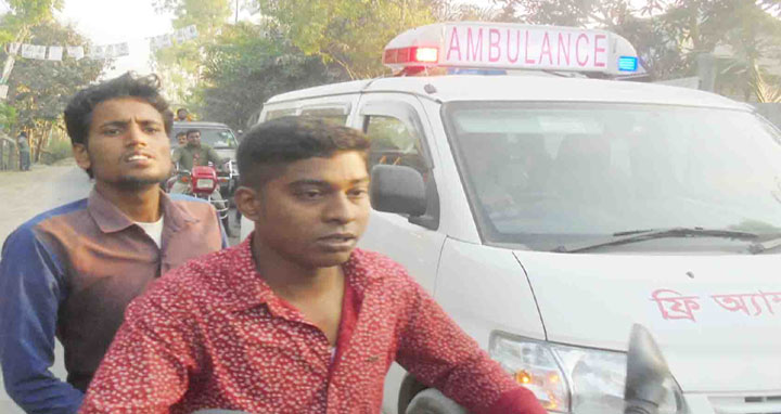 সুন্দরগঞ্জবাসীকে দুটি অ্যাম্বুলেন্স উপহার দিলেন এমপি