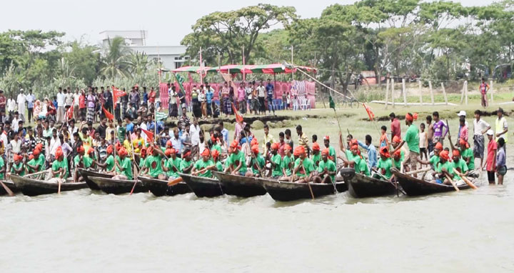 ভোলায় ঐতিহ্যবাহী নৌকা বাইচ অনুষ্ঠিত