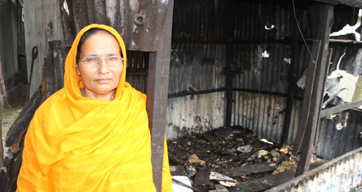 ধুনটে দুর্বৃত্তদের আগুনে বিধবার দোকান পুড়ে ছাই