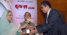 <font style='color:#000000'>এসএমই বর্ষসেরা উদ্যোক্তা হলেন ফাহিম মাসরুর</font>