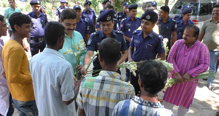 ঝিনাইদহে ৪০ মাদক সেবী ও ব্যবসায়ীর আত্মসমর্পন