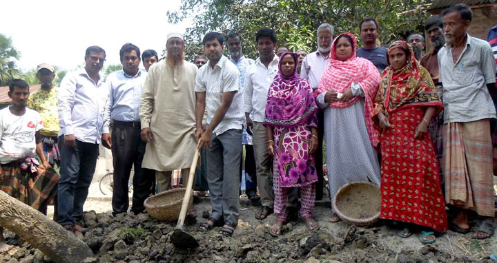 দুপচাঁচিয়ার অতিদরিদ্রদের কর্মসংস্থান কর্মসূচীর উদ্বোধন