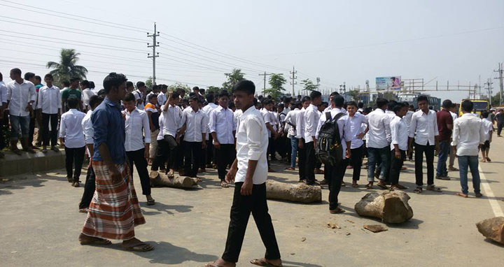 ভালুকায় ব্লেড দিয়ে স্কুল ছাত্রীর শরীর ক্ষতবিক্ষত: প্রতিবাদে রাস্তা অবরোধ