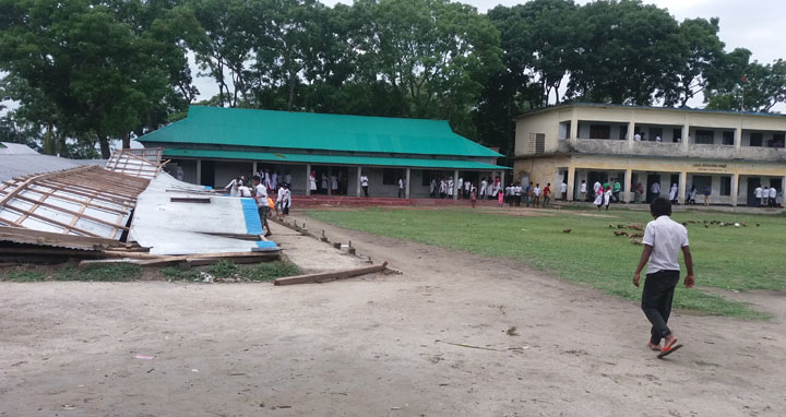 মদনে কাল বৈশাখী ঝড়ে বিদ্যালয়ের একটি ঘর বিধ্বস্ত