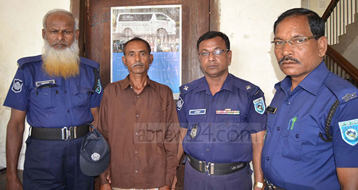 ছেলেকে ছুরিকাঘাতে হত্যার দায়ে বাবার যাবজ্জীবন