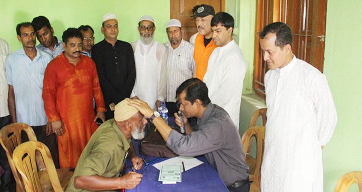 দুপচাঁচিয়ার গুনাহারে হাসনা-হায়দার ফ্রি মেডিসিন ক্যাম্প