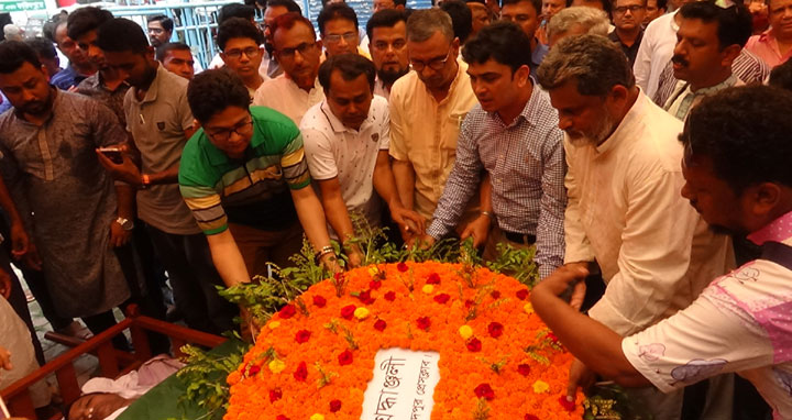 ফরিদপুরে সাংবাদিক আরিফ ইসলামের দাফন সম্পন্ন