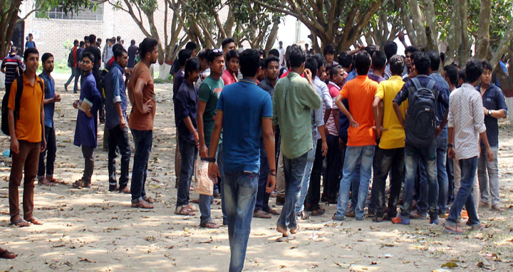 ইবিতে ছাত্রলীগের দুই গ্রুপের হাতাহাতি