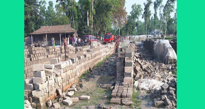 উলিপুরে অবৈধ ইটভাটায় ভ্রাম্যামাণ আদালতের অভিযানে জরিমানা