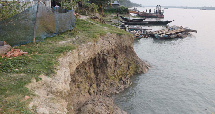 কাউখালীর সন্ধ্যা ও গাবখান নদীর মোহনায় তীব্র ভাঙন