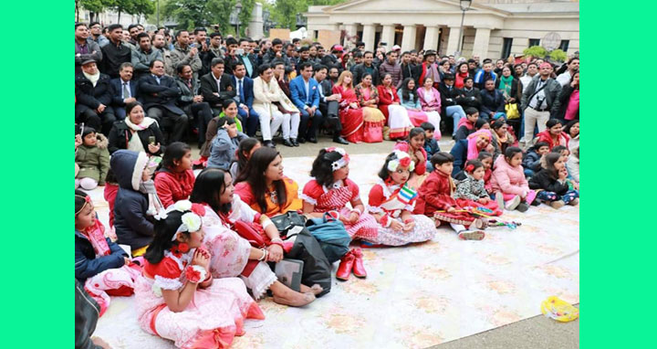 বৃষ্টি উপেক্ষা করে ফ্রান্স প্রবাসী বাংলাদেশীদের বৈশাখ উযাপন